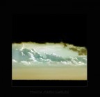 con la testa tra' le.....