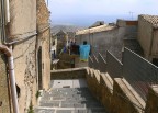 Caltagirone, 11/9/2006 ore 12:01
Lumix DMC FZ30, f/8, 1/640 sec, ISO 80, lungh. foc. 35 mm equiv.