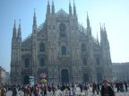 il duomo di  milano ancora  coperto