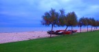 Linee di orizzonte e di terra e di mare che si rincorrono: atmosfera d'addio