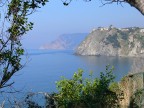 Corniglia vista dal Sentiero Azzurro. (Per ricrearsi lo spirito, oggi che piove da un cielo grigio e uniforme, e chiss quando smetter).
Lumix DMC FZ30, f/5.6, 1/160 sec, ISO 80, lungh. foc. 90 mm equiv.; 21/04/2007 ore 10:37