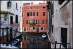I geranei e la ringhiera I geranei e la ringhiera