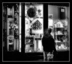 " Ammirando la vetrina rivivono ricordi " " Ammirando la vetrina rivivono ricordi "