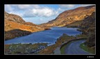 siamo ancora nel gap of dunloe, qui il sole era dietro una montagna posta dietro di me creando questa ombra che taglia in due l immagine.
sotto coi commenti!!!