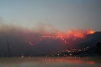 Questa foto  stata scattata lo scorso anno in Croazia durante uno dei molti incendi.
Purtroppo ero senza cavalletto, e mi sono dovuto appoggiare ad un auto in sosta.

350D
EFs 18-55 ciofegon
42mm
F5,6
3,2 sec
400iso