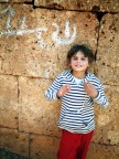 Questa bambina  figlia di nomadi accampati oramai stabilmente a Serjilla...una vecchia citt morta della Siria...
...mi ha impressionato per i suoi occhi verdi e per i capelli biondi...che peraltro avevano tutti in famiglia...
...per caso su internet ho trovato una sua foto fatta 4 anni fa...
mi sembrava bellino postare questo ritratto a distanza...:)
Foto scattata con Fuji Gs645s e pellicola Agfa optima 100
ciao
Ste