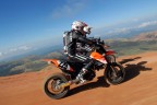 La Pikes Peak  la seconda corsa pi antica d'america, si corre in Colorado ed  giunta alla 86a edizione. Una salita a cronometro aperta a moto, auto e camion su diverse categorie che arriva fino a 4300 metri di altitudine (che fatica respirare).