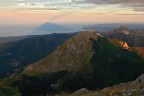 sempre dalle Apuane vi proponngo l'ombra del Monte Pania, vi spiego
appena sta' finendo il fenomeno dell'alba che sorge sull'appenino Tosco Emiliano
sulla Versilia si proietta sul mare l'ombra del monte
sigma 10-20 350d cavalletto
commenti e critiche sempre graditi
un saluto
Paolo