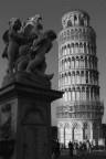 Torre pendente B/N