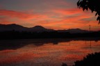 Il tramonto ad Imari ha dei colori molto intensi.