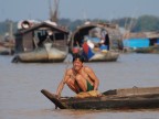 Pescatore al TonLe Sap Pescatore al TonLe Sap