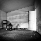 SELFPORTRAIT - TV WATCHING SELFPORTRAIT - TV WATCHING