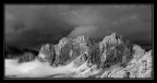 sole ed ombra sulle dolomiti viste dal rifugio Lagazuoi sole ed ombra sulle dolomiti viste dal rifugio Lagazuoi
