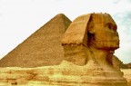 Giza Egitto spiegatelo all'ingegnere che ha costruito la A3 che questi monumenti sono li da 5000 anni