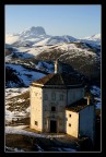 La roccia, la chiesa e il sasso. La roccia, la chiesa e il sasso.
