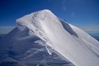 Dati di scatto: 350d sigma 10-20 a 15 iso 100 f 13 1/800 mano libera

scatto di domenica realizzato sul Monte Pania Alpi Apuane, era da tanto che aspettavo di tornare in montagna con la neve
ne  valsa la pena giornata perfetta........mai vista tanta neve dalle nostre parti, sulla cresta c'erano delle cornici di neve che mi hanno ricordato le onde del nostro mare.........
commenti e critiche sempre graditi
un saluto
Paolo