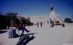 Madrid, di fronte al Palacio Real.
20mm+pellicola Fujichrome Provia 400F (sovraesposta per errore umano).
