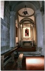 l'interno di una piccola chiesa di Stia nel Casentino in Toscana