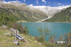 Un ottimo posto dove sedersi a godere di un'ottima vista sul lago di Neves (BZ)
Canon EOS 300D e EF 17-40L a 17 mm