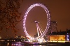 Londra reportage sul London Eye (o millenium wheel), la ruota panoramica costruita nel 1999. Il London Eye si innalza per 135 metri allestremit ovest dei Jubilee Gardens, sulla riva sud del Tamigi, Londra, Inghilterra, tra il Ponte di Westminster e lo Hungerford Bridge.