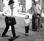 La precedenza è mia... La precedenza è mia...