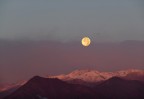 Questa mattina la luna e' un po' strana ...