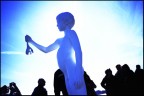 detto dei gondolieri...

in foto opera dell'artista Charles Ray: la statua di un giovinetto efebico che tiene nella mano un ranocchio a testa presente sulla punta di Punta della Dogana