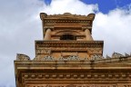 Parte della facciata del Duomo di Mosta (Malta).
Scatto in jpg con la S5Pro e Nikon 35-70D, simulazione pellicola F2 (se non erro).
Mai pensato alla S5 per scattare panorami o architettura ma devo ricredermi, a volte questa macchina sembra sfornare degli HDR tanto sono carichi i colori, per molti pu essere un difetto ma a me piace e poi, se le simulazioni non piacciono, via di RAF!!!

Graditi consigli e commenti