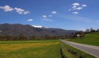 Primavera nelle campagne di Rieti. 
Sullo sfondo il Terminillo