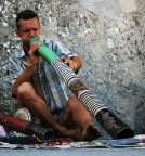 Aziz Iden ed il suo didgeridoo Aziz Iden ed il suo didgeridoo