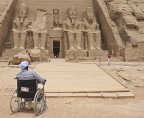 Spettatore ad Abu Simbel Spettatore ad Abu Simbel