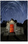 Foto realizzata all'interno di un vecchio cimitero sconsacrato nella mia zona. Somma di pi scatti mediante programma astronomico per limitare gli effetti dell'inquinamento luminoso che si producono tramite singolo scatto (da queste parti per lo meno...). Illuminazione del primo piano e del mausoleo tramite 2 flash. Critiche e commenti sempre ben accetti. :)

Andrea