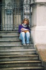 quale miglior posto per studiare storia che sedersi sulle scale di un vecchio palazzo?