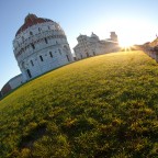 Qui pende tutto, non solo la torre! Qui pende tutto, non solo la torre!