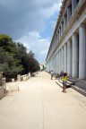 Esterno del colonnato dell'agor antica ad atene.