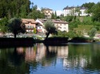 Quando il piccolo lago  di Lavarone diventa uno specchio  veramente una meraviglia. Non so se ho hatto solo che  una una povera della suddetta meraviglia... Ditemelo Voi amici...
 VIVE CORDIALITA' A CHIUNQUE VEDE LA FOTO...  
    CIAOOOOOOOO dal vecchoietto Carlino .......