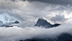 Apuane tra le nubi Apuane tra le nubi