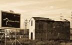 Il passato deve aver offerto, episodi di vita agricola, oggi vedendo quello che sembra il rudere di un fienile, penso   cambiata la vita in quel preciso luogo, dove li c'era il pastore con il suo gregge, oggi regna l'energia, poco piu' in l un autoricambi la f da padrone