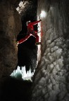 Vista la cascata, le stalagmiti di ghiacchio e l'ambiente in generale ci  venuta in mente l'idea di questa foto notturna.....in effetti la ho realizzata assieme all'amico Riccardo Demartin ( www.demartinriccardo.info ).

Ciao

Gerardo