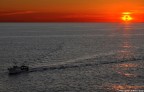Peschereccio durante il tramonto a Portovenere Peschereccio durante il tramonto a Portovenere