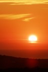 tutte le sfumature dell'arancio......... una foto banale, ma raramente si vede il cielo con una tale intensit d'arancione, perlomeno dove abito.ogni commento  gradito! grazie...