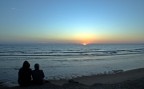 tramonto in riva al mare