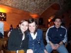 Che donne, che donne... e "lui" controlla la situazione!