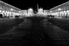 Ecco una vista di Piazza San Carlo a Torino, mi ha attirato la simmetria degli elementi a terra che si muovono sinuosi dal punto di osservazione all'orizzonte