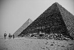 La piana di Giza...in primo piano la piramide di Micerino