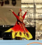 Ballerina cinese alla festa del capodanno cinese di Roma