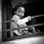 Scrutando i passanti Scrutando i passanti