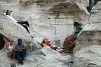 Fine luglio, di passaggio a Roma, un gruppo di ragazzi sulla fontana di Trevi.
Suggerimenti, critiche?