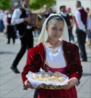 Bambina e pane . Bambina e pane .