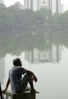 Vietnam: riflessioni sul lago (Hanoi)